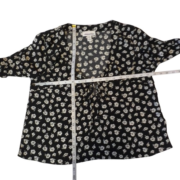 Topshop Keyhole Short Sleeve Ruffle‎ Blouse Black White Floral Size 2 Tied Boho - Picture 7 of 10